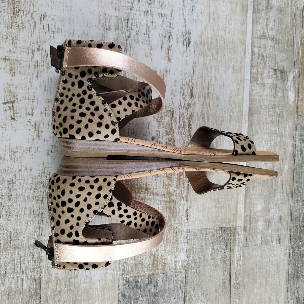 Blowfish Malibu Belia Girls Flat Sandal Sz 4 Tan Leopard Back Zip Ankle Strap